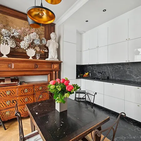 Veeve - Transcendent On The Trocadero Apartment